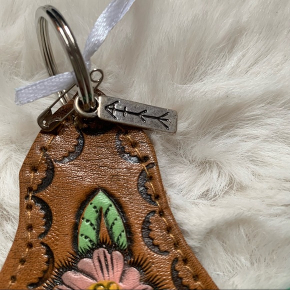 NWT Mahiya oversized cowgirl key ring - Picture 5 of 9